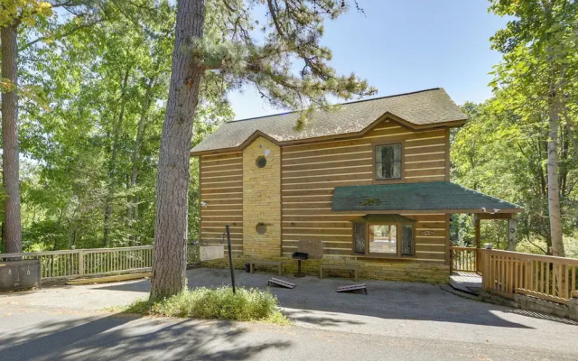 Pet-friendly Gatlinburg Retreat w/ Community Perks