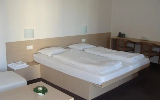 Elite Hotel And Restaurant