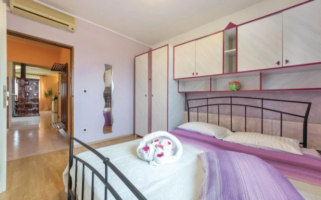 Beautiful Home in Sisan With Wifi and 5 Bedrooms