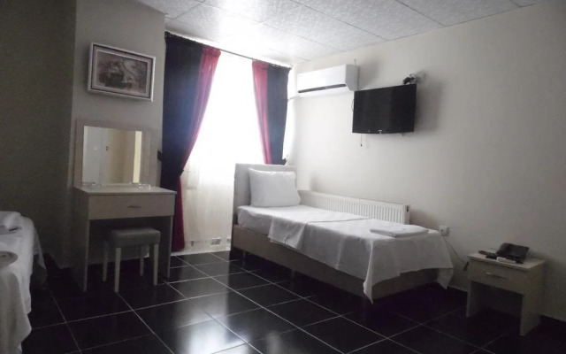 Saral Hotel