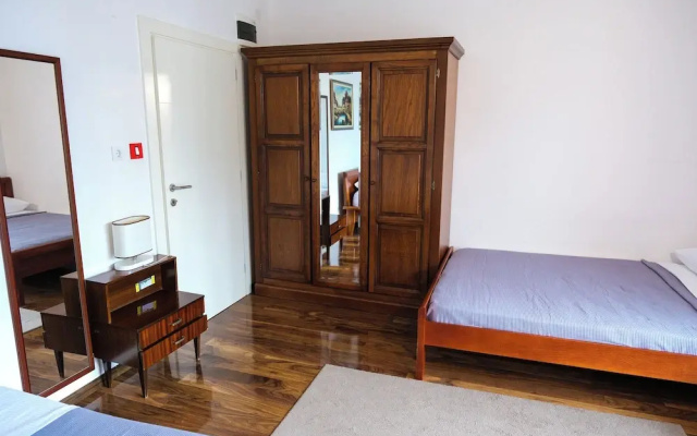 Qumi Apartments