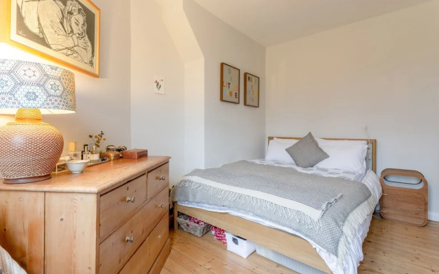 Stylish Arty Apartment in Hackney