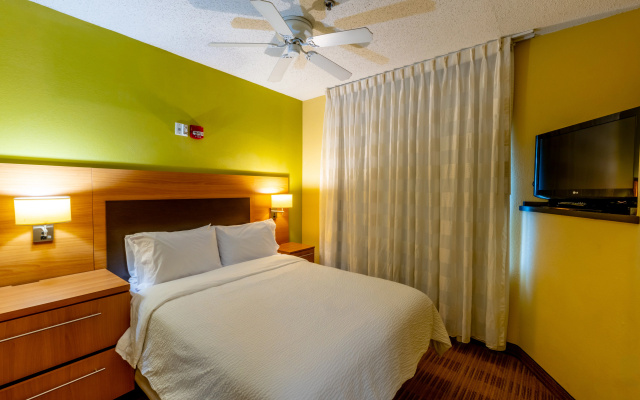 Candlewood Suites Bedford Fort Worth by IHG