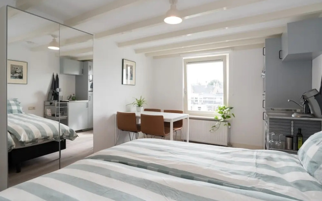 Central Hotspot Apartment