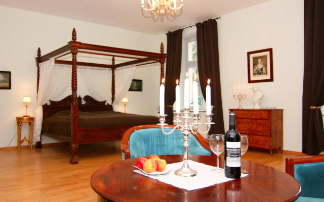 Apartments in Tressow Castle, Bobitz
