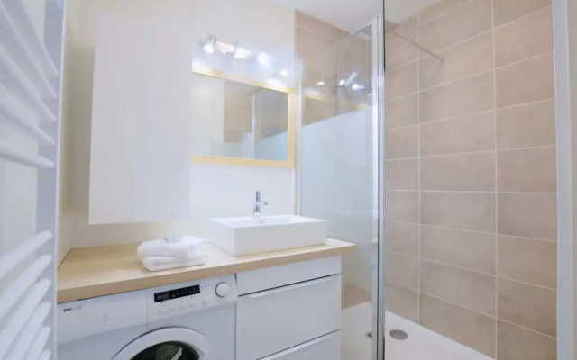 Newly Renovated Apartment: 6th District