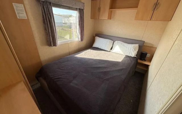 Seaside Caravan Sleeps 5 - Decking, Parking, Pets