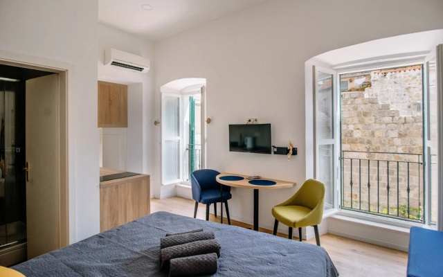 Art Deco City Walls Studios by DuHomes