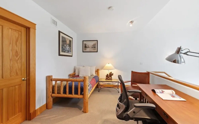 Polecat Chalet 4 Bedroom Home by RedAwning