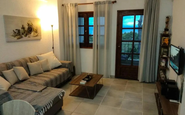 Sea view apartment with a big garden