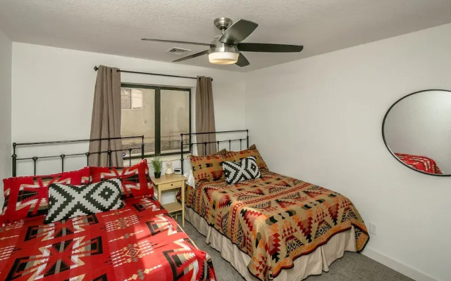 690 Avenida Laredo