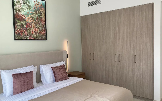 SuperHost - Stylish Apartment Facing Creek Harbour