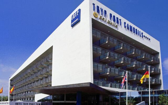 Отель Tryp Port Cambrils вид на фасад