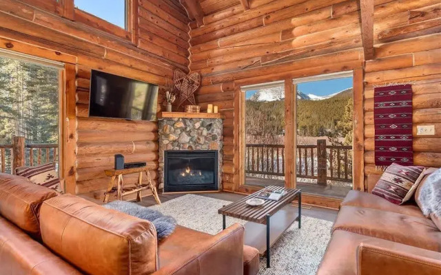 Private Luxurious Cabin w spa Near Breckenridge