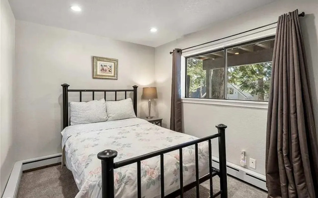 Cozy Spacious 4BD Modern Mountain Home