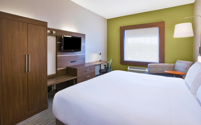 Holiday Inn Express & Suites Manchester by IHG