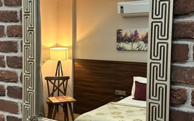 Grand Deluxe Hotel