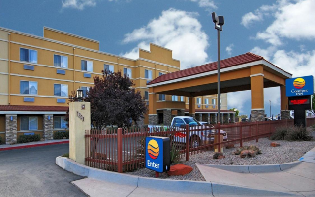 Comfort Suites Albuquerque Airport 0