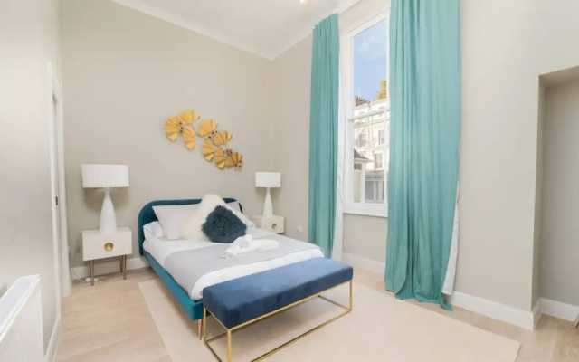 Stunning Notting Hill Apartment PS4