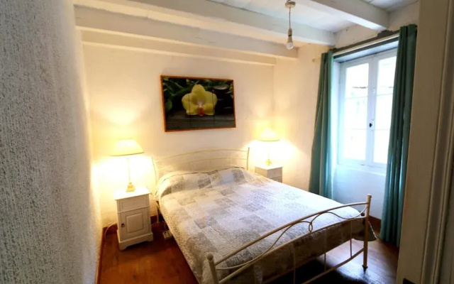 Blanquefort Woodland Hill Retreat