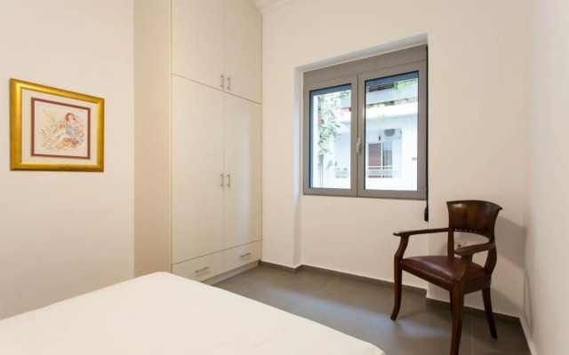 Spacious 4BR House Near Acropolis Roof Garden 12 Guests