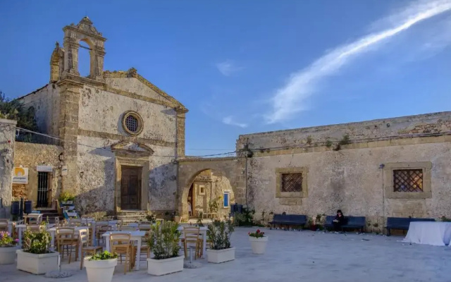 Strelitzia's house with pool, parking & wi-fi