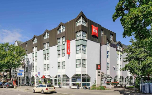 Отель ibis Muenchen City Nord вид на фасад