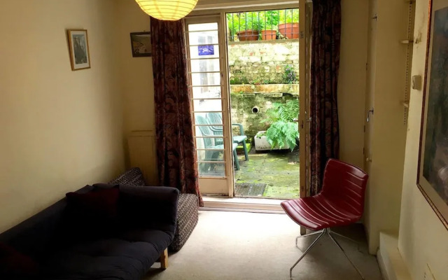 Beautiful 1BR Camden Town Basement Flat