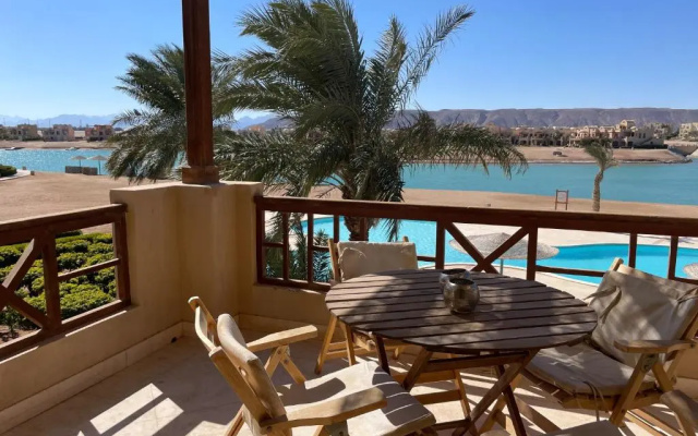 Sabina 1br apartment Lagoon view with shared pool