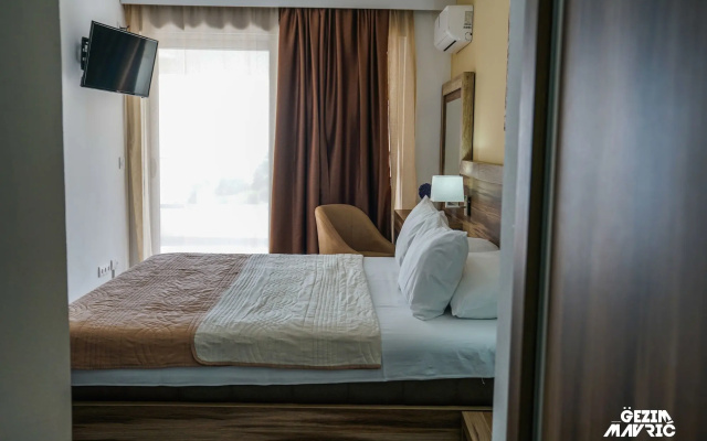 HOTEL MEDITERRANEO LIMAN free private beach for hotel guest