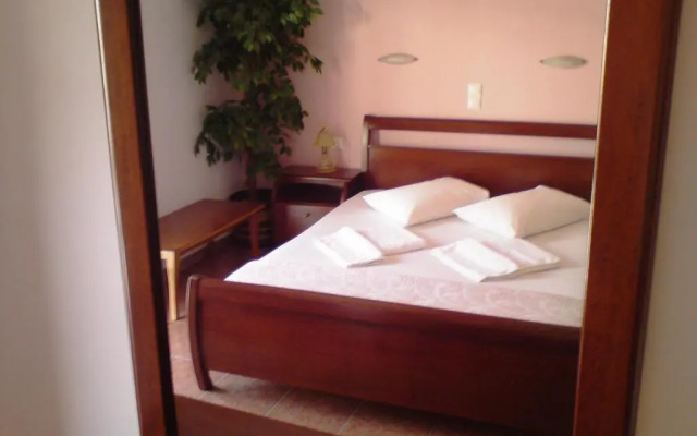 Faros 2 Hotel