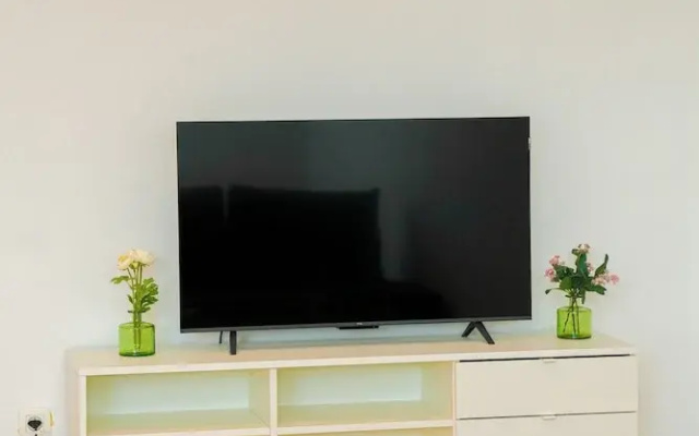 Cozy 1BR With Living Room Near City