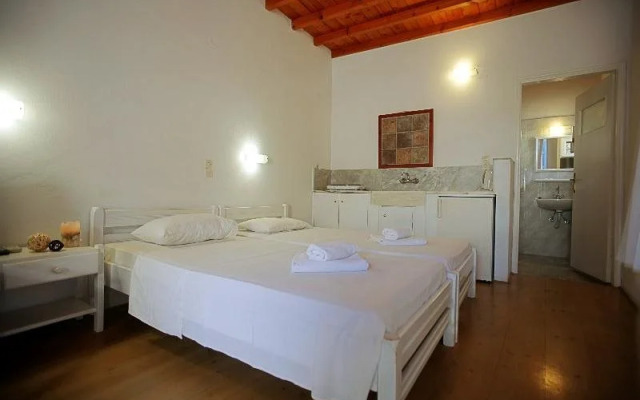 Voula Apartments & Rooms
