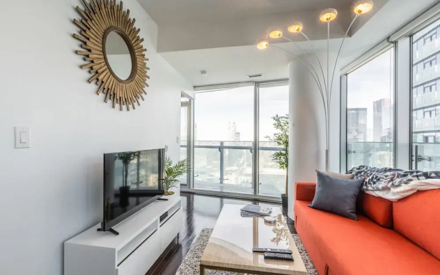 AOC Suites - High-Rise Condo - CN Tower / Lake View