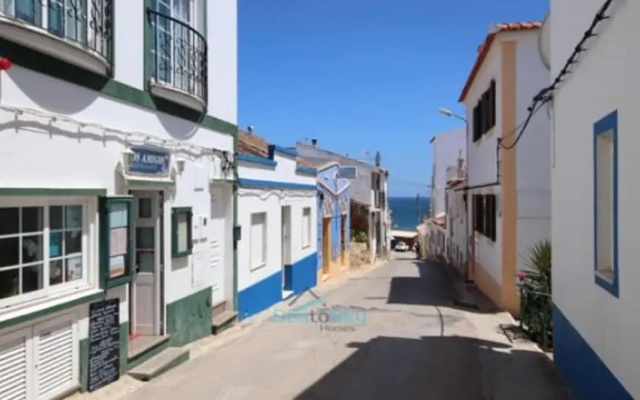 Studio Free Parking 300m Walking to Beach Burgau