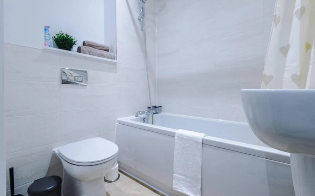 Immaculate 3-bed House in Salford
