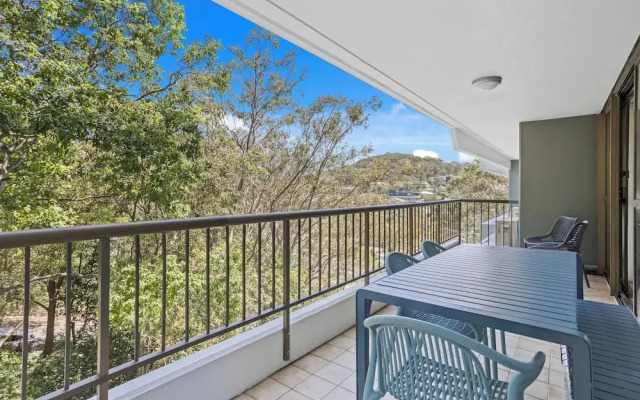 Burleigh Headland 2 Bedroom Stay, just a stones throw from the beach!
