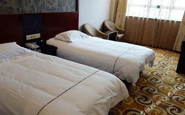 Nayesi Hotel