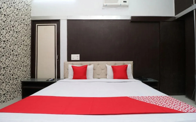 OYO 29059 Hotel Green Tower