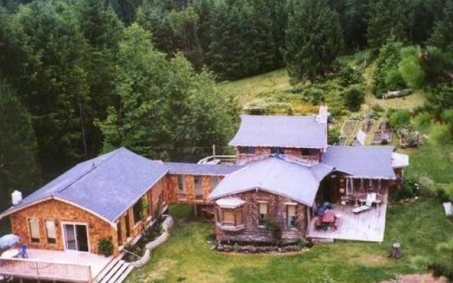 China Moon Bed & Breakfast