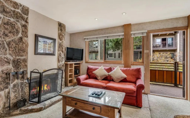 Laurelwood Condominiums Studio Premier Unit 407