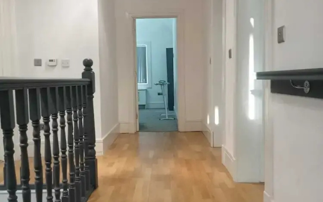 Remarkable 2-bed Penthouse in Wolverhampton