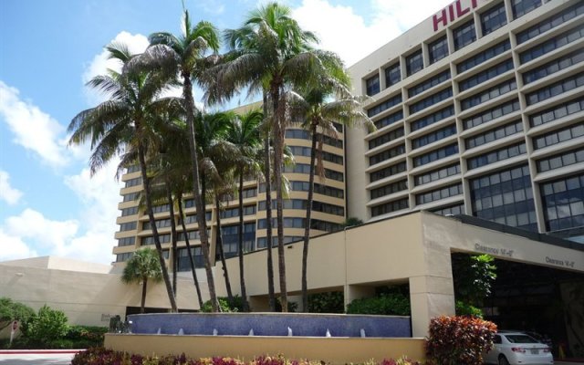 Отель Hilton Miami Airport Blue Lagoon США, Исторический район Art Deco - отзывы, цены и фото номеров - забронировать отель Hilton Miami Airport Blue Lagoon онлайн вид на фасад