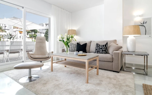 IVY- Fantastic 3 bedroom apt with private garden