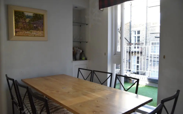 2 Bedroom Apartment in Quite Central London
