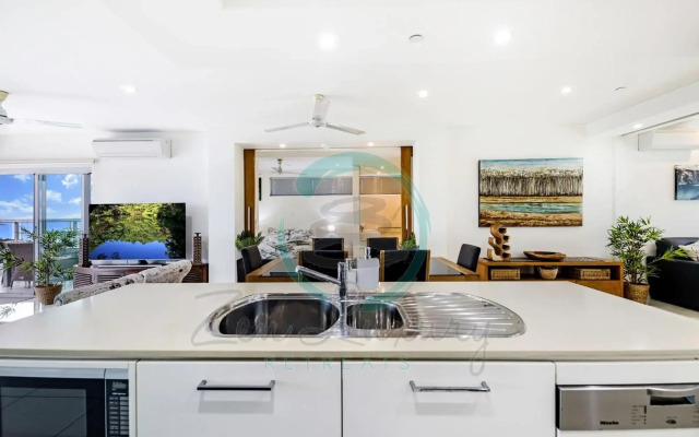 ZEN BY THE WATER - Darwin's Premier Ocean View Family Retreat
