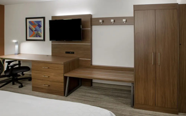 Holiday Inn Express and Suites Birmingham - Homewood, an IHG