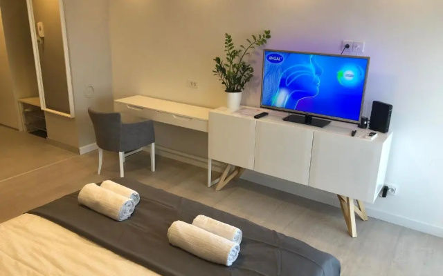Penthouse "Sky 17" s balkonom i besplatnim parkingom