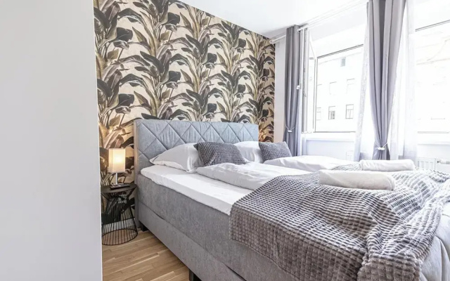 1BR 1LR 9 Min Center King Bed Metro