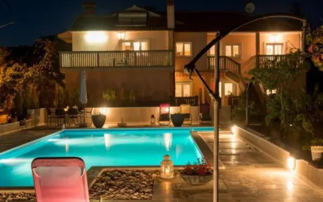 Apartments Holliday House Leylandia